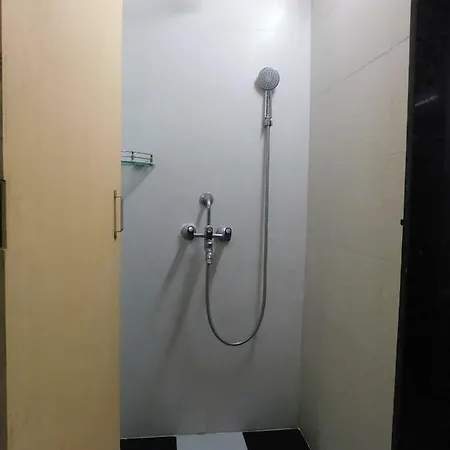 Abuzz Hostel Lower Parel-3